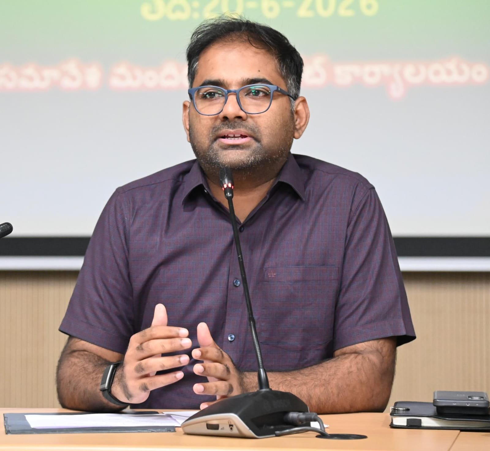 ప్రభుత్వ అధికారుల విధులకు ఆటంకం కల్పిస్తే కఠిన చర్యలు... జిల్లా కలెక్టర్ కోయ శ్రీహర్ష